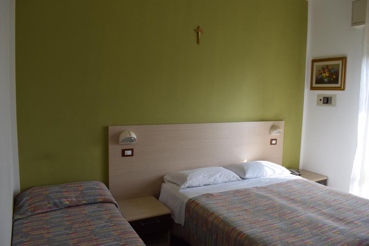 Hotel Gattuccio Cesenatico Extérieur photo